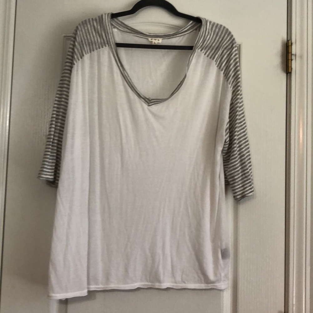 POL WOMEN'S TOP White and Gray. Size Large